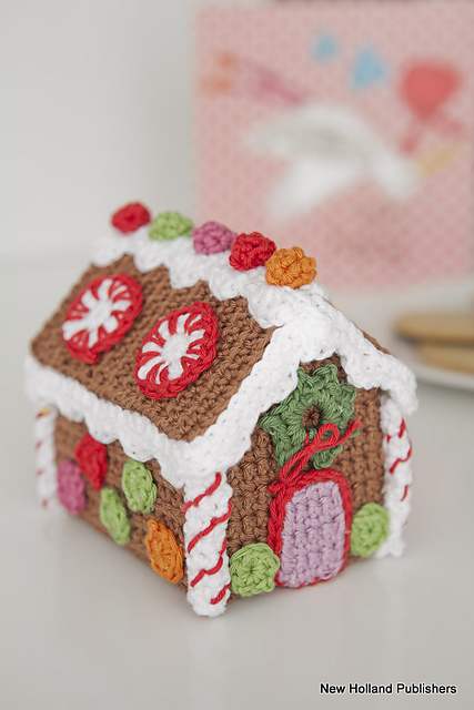 10 Amazing Handmade Gingerbread Houses