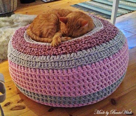 9 Dreamy Crochet Beds For Your Pet