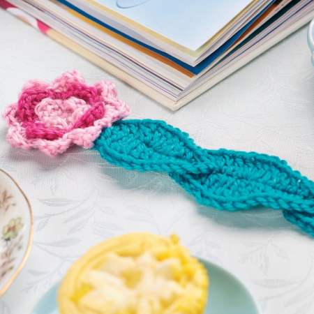 Crochet flower bookmark