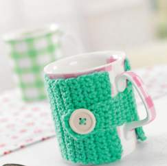 Buttoned crochet mug cosy