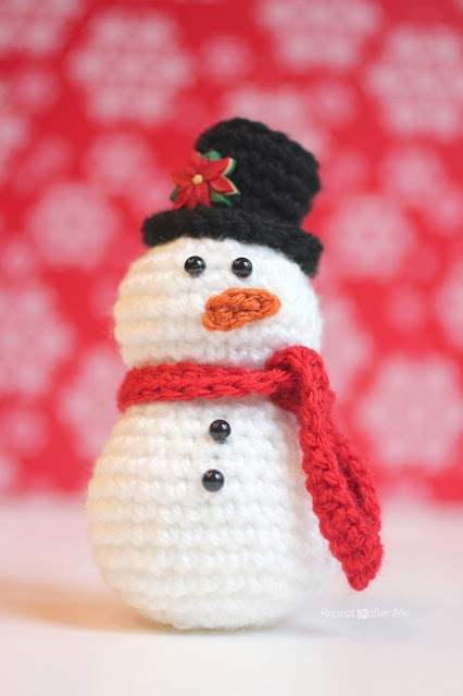 15 FREE Christmas Decoration Crochet Patterns