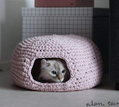 9 Dreamy Crochet Beds For Your Pet
