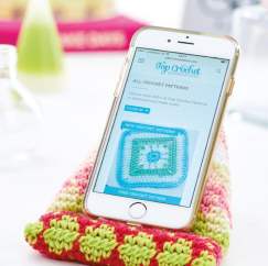 Crochet phone stand