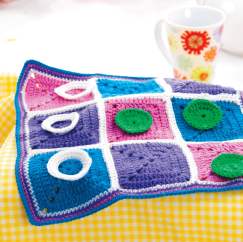 Crochet tic-tac-toe game