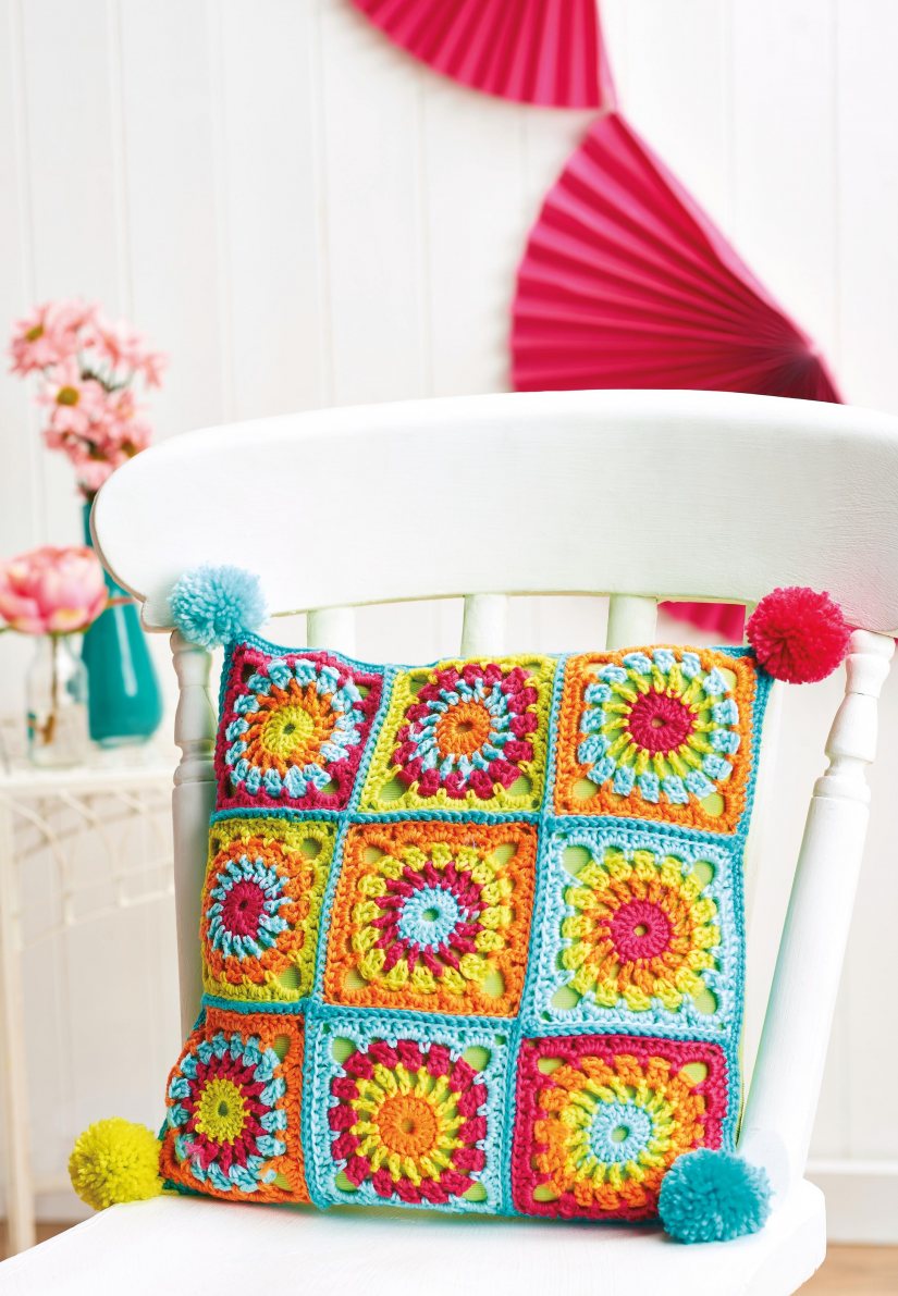 Top Crochet Patterns Granny square cushion