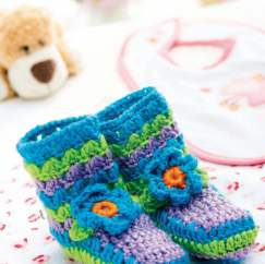 Fancy flower crochet baby booties