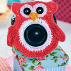 Crochet camera lens toy