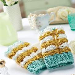 Wintery crochet fingerless mittens