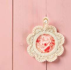 Delicate crochet picture frame