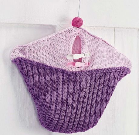 https://www.letsknit.co.uk/free-knitting-patterns/cake-peg-bag