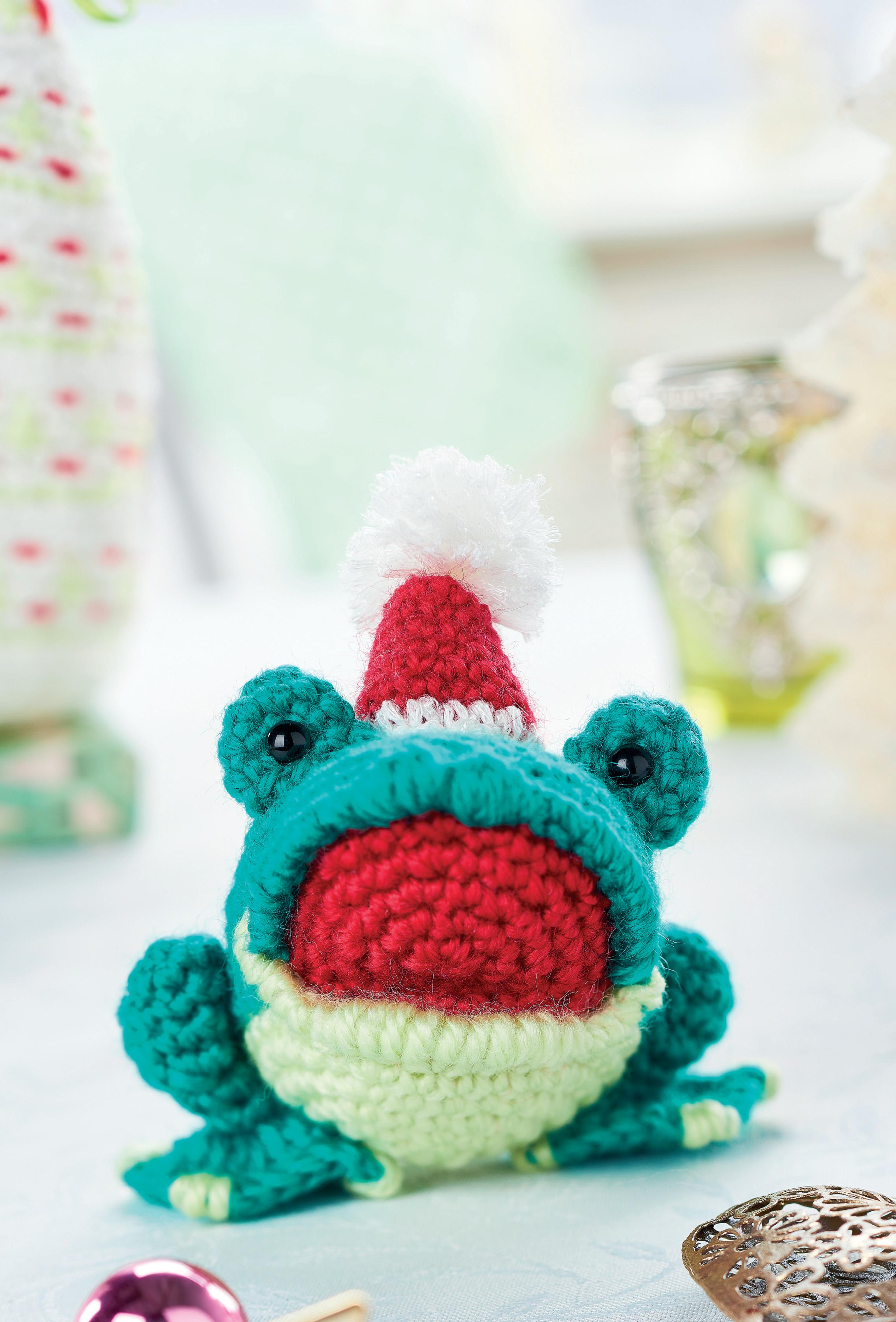 along crochet frog Crochet Pattern Amigurumi Christmas