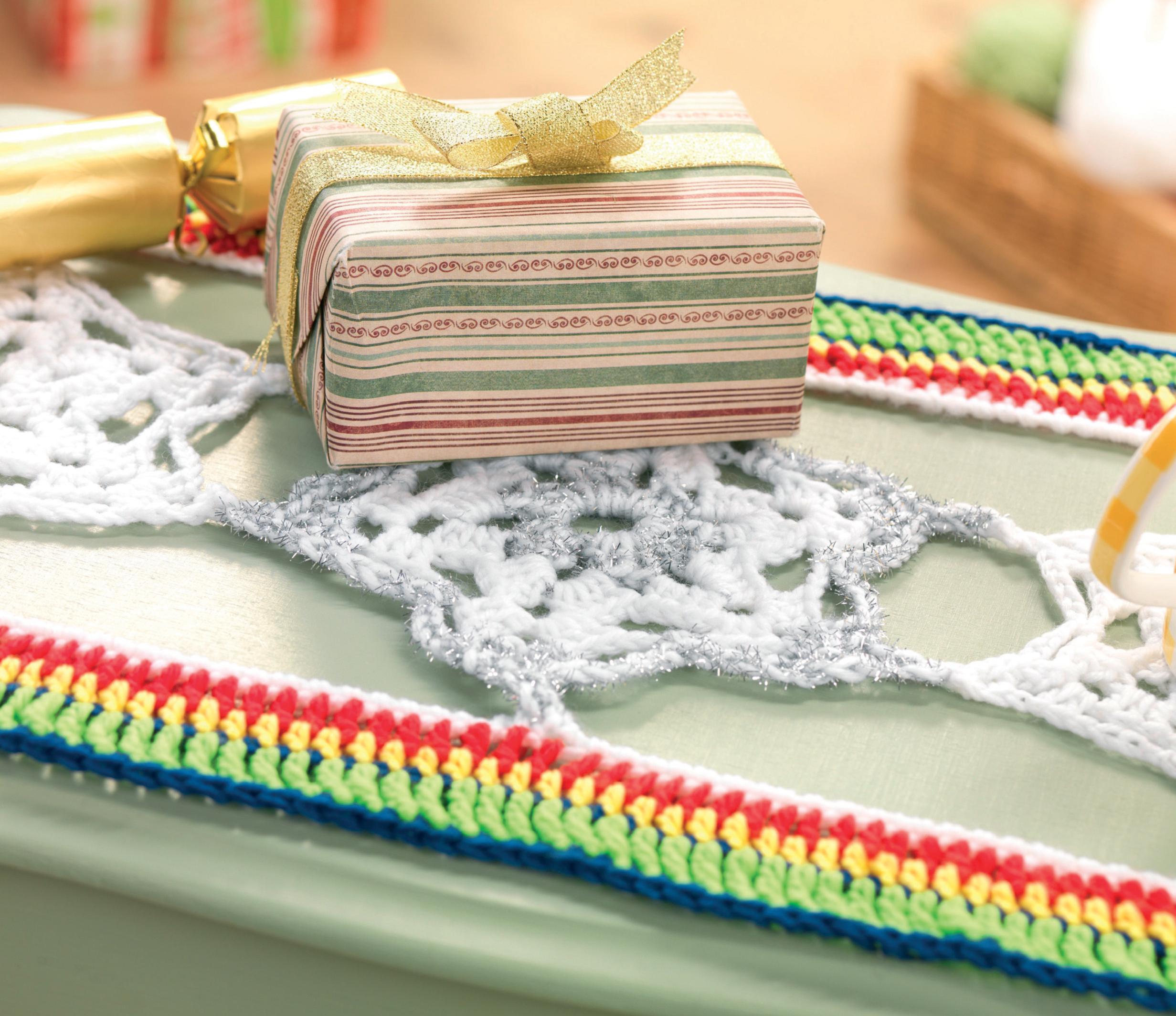 Festive star crochet table runner Crochet Pattern